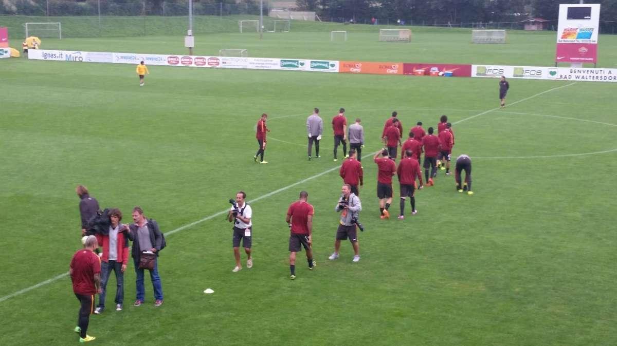BAD WALTERSDORF - Totti al Nike Store alle ore 15. Dalle ore 16:30 la seduta di allenamento sarà aperta a stampa e tifosi