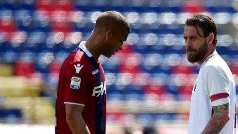 Giudice Sportivo - Multa alla Roma per lancio di fumogeni da parte dei tifosi. Sesta sanzione per De Rossi