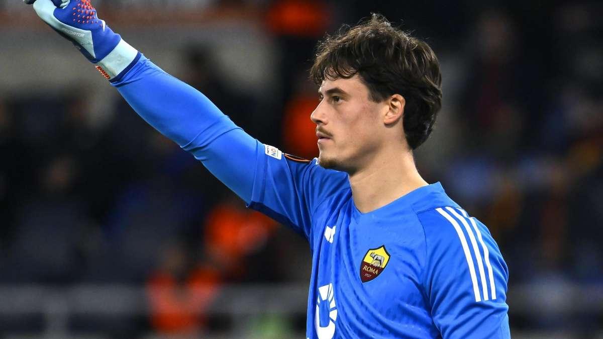 Roma-Feyenoord  5-3 d.t.r. - La gara sui social: "La Roma sì, il Feye (sempre!) No. Svilar santo subito, per una volta i rigori hanno dato ragione a noi"