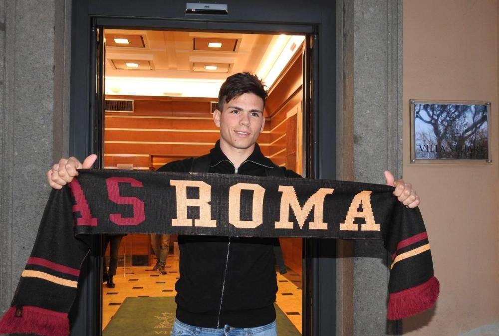 Ag. Silva: "Abbiamo scelto la Roma per il progetto e la qualità della rosa. Entro dieci giorni si allenerà in gruppo"