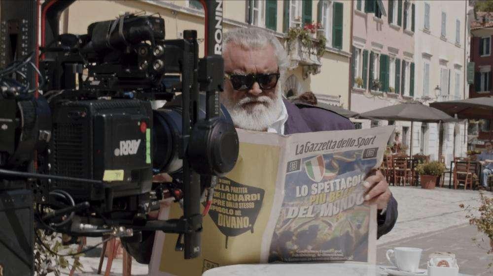 Da Abatantuono a Pizzul, DAZN lancia una campagna per il brand