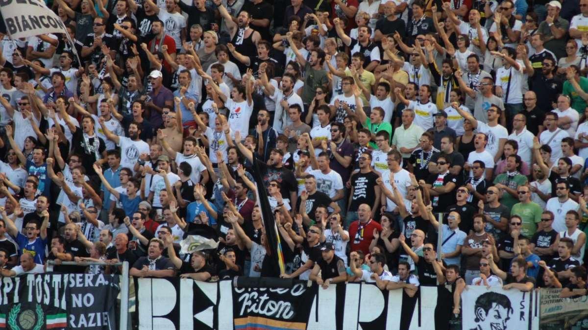 Cesena,  contrattura muscolare per Mutu. Differenziato per Pudil