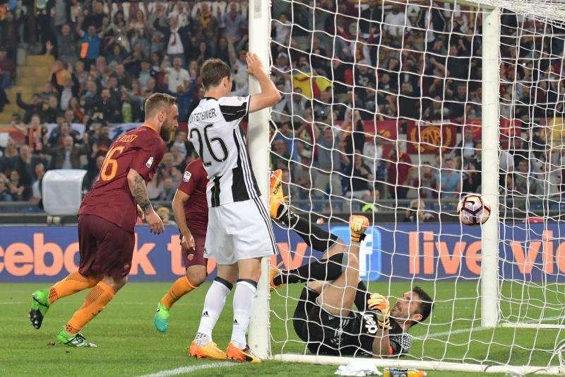 Roma-Juventus 3-1 - De Rossi, El Shaarawy e Nainggolan rimandano la festa scudetto dei bianconeri. FOTO!