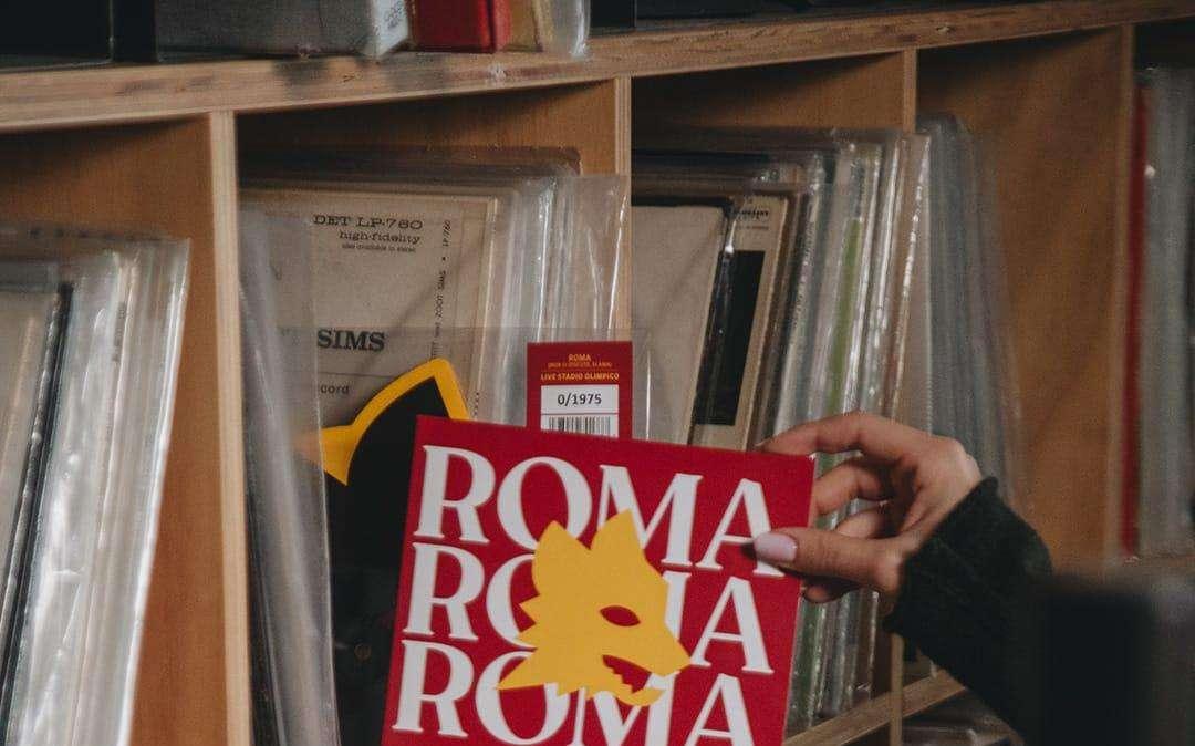 Torna in vendita il vinile 45 giri di Roma (non si discute, si ama). FOTO!