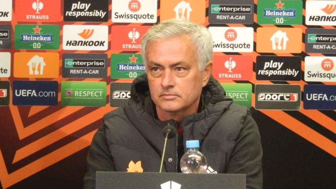 Conferenza stampa Mourinho: "Per Sarri è un'amichevole? È la differenza tra un allenatore che ha vinto 25 titoli contro uno che ne ha vinti pochi"