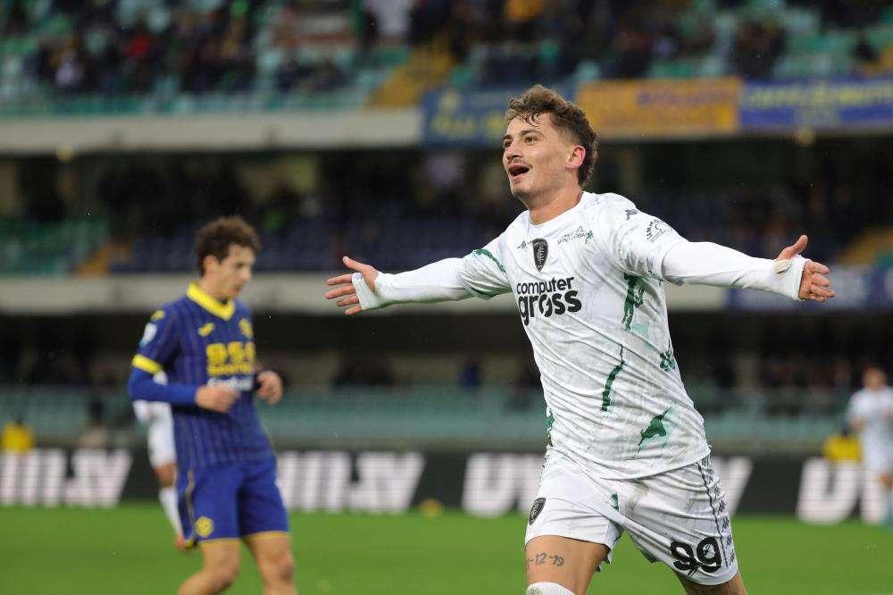 La domenica speciale degli Esposito, in gol tutti e tre