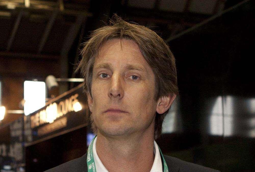 Van der Sar non è più in pericolo di morte, ma resta in terapia intensiva: l'annuncio della moglie