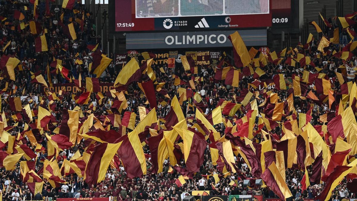 Calciomercato Roma - Continua il pressing per Greenwood. I giallorossi lavorano alle uscite di Angelino, Dovbyk e Romano. Celik vicino al rinnovo