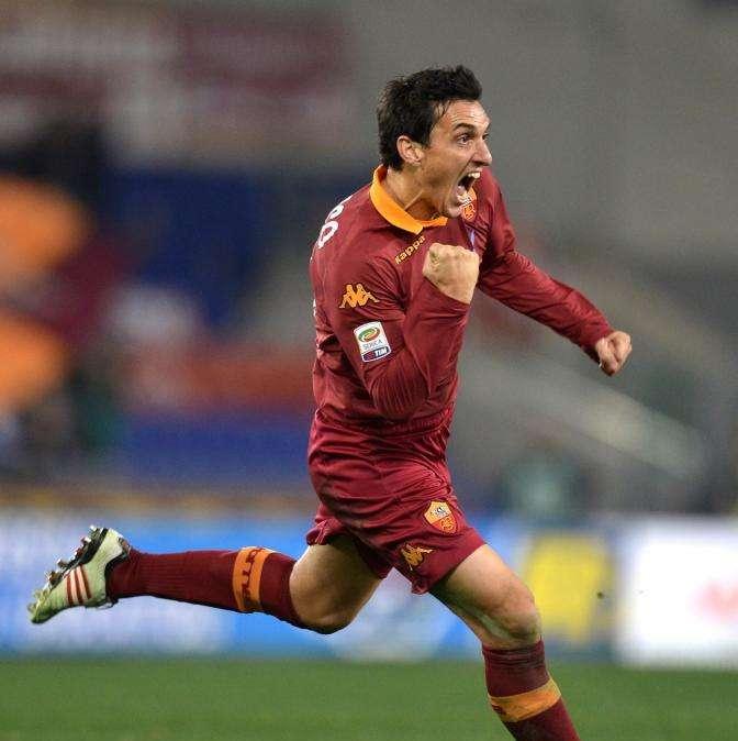 Accadde oggi - Cole spende 27000 euro in Champagne, Burdisso: "Ho scelto la Roma". Ufficiale l'arrivo di Adriano