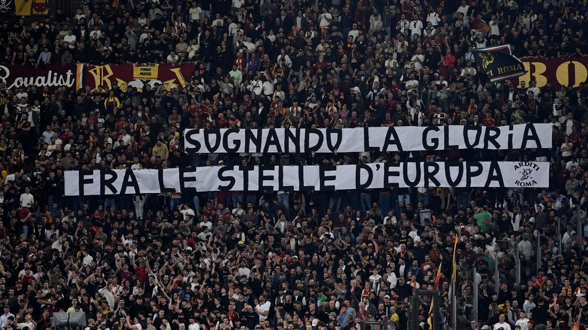 Roma-Slovan Bratislava, lo striscione della Curva Sud: “Sognando la gloria tra le stelle d’Europa”. FOTO!