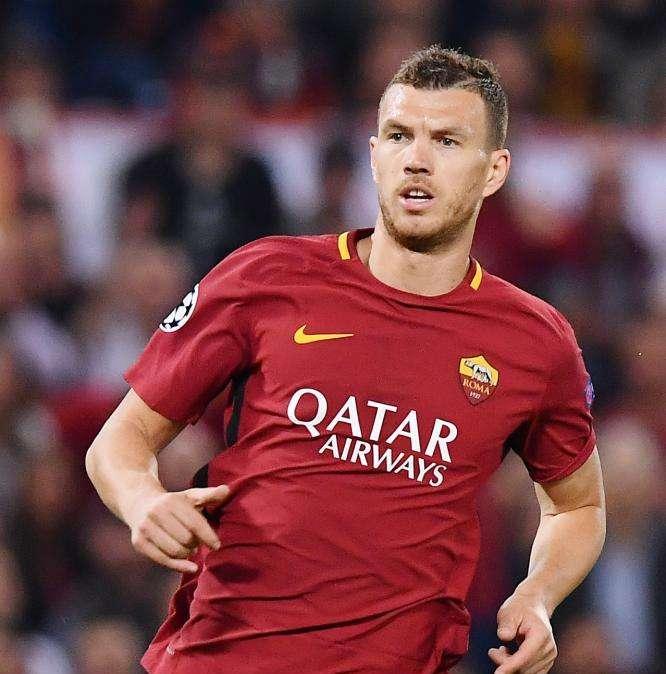 Wolfsburg a rischio retrocessione, l'appello di Dzeko ai tifosi: "State vicino ai ragazzi"