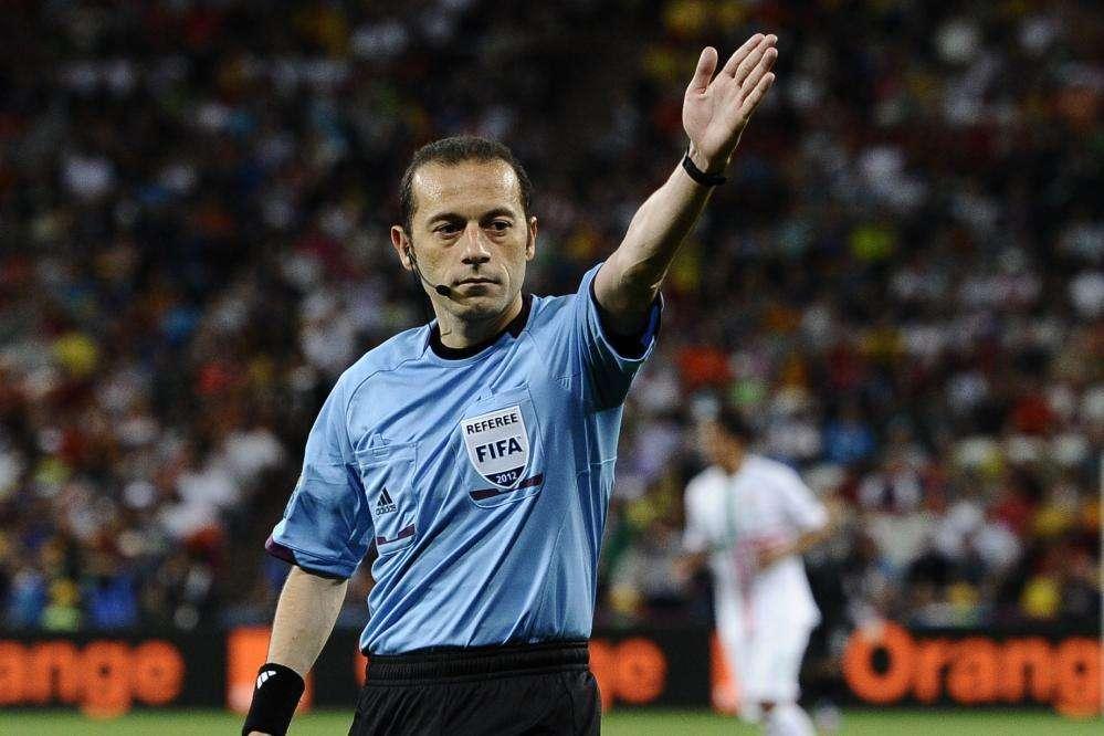 L'arbitro - Tre sconfitte in tre precedenti per la Roma con Çakir, l'ultimo il 6-1 al Camp Nou