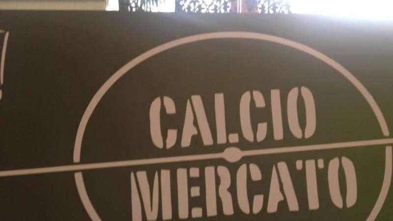 MERCATO - Liverpool su Dybala. Lazio, inserimento su Gustavo Gomez. Juventus, Marotta e Paratici a Milano per CR7. Buffon-PSG, ci siamo: domani le visite mediche a Parigi. Genoa, per la fascia spunta il nome di Venuti