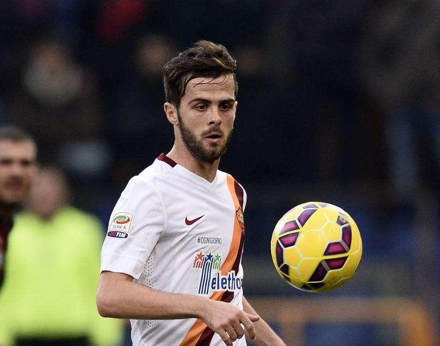 Facebook, Pjanic: "Buon Natale ai nostri tifosi"