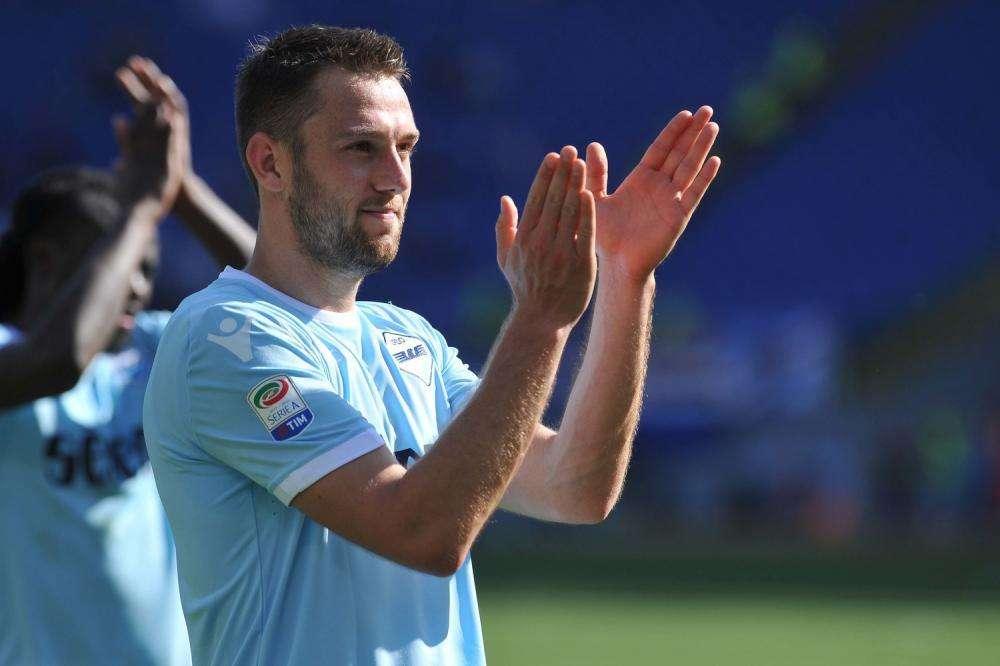 Inter, depositato il contratto di de Vrij