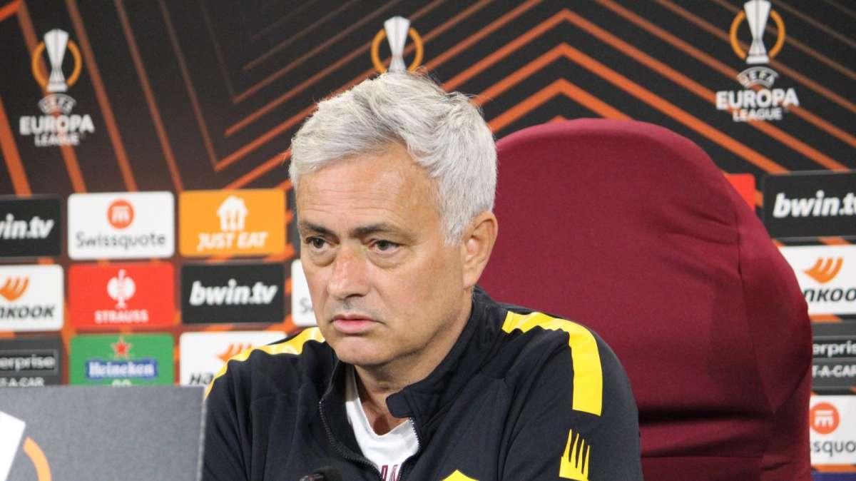 TRIGORIA - Mourinho: "Per Dybala il problema per me è gioca o non gioca e lo vedremo domani (oggi). I tifosi verranno allo stadio per giocare la partita e ho fiducia in loro"
