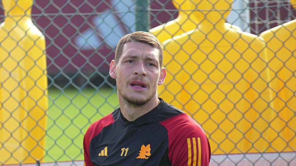 TRIGORIA - Kumbulla prosegue il lavoro con i compagni. Mourinho si complimenta con Belotti: "Bravo Gallo". VIDEO!