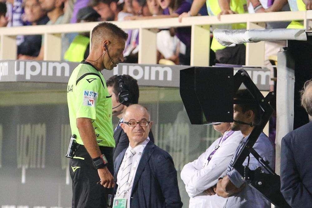VAR - La FIGC chiede alla FIFA di sperimentare l'utilizzo del challenge. Gravina: "Intensifichiamo il ricorso all'on field review"