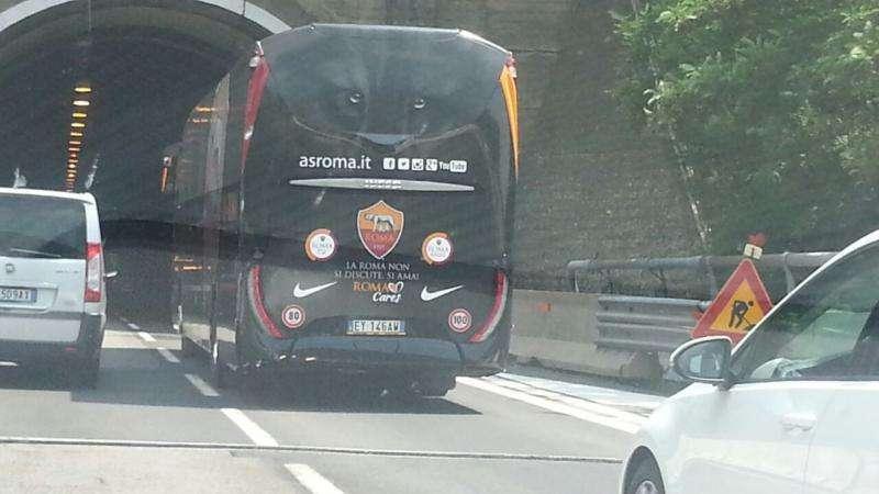 Il pullman della Roma verso Pinzolo. FOTO! VIDEO!