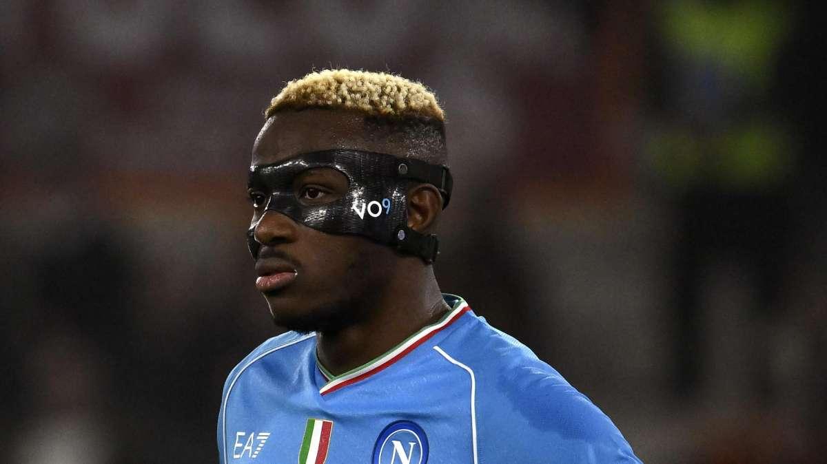 Chi sono i dieci più pagati in Serie A? Ora in testa c'è Osimhen. Nella Top 10 anche un giocatore della Roma