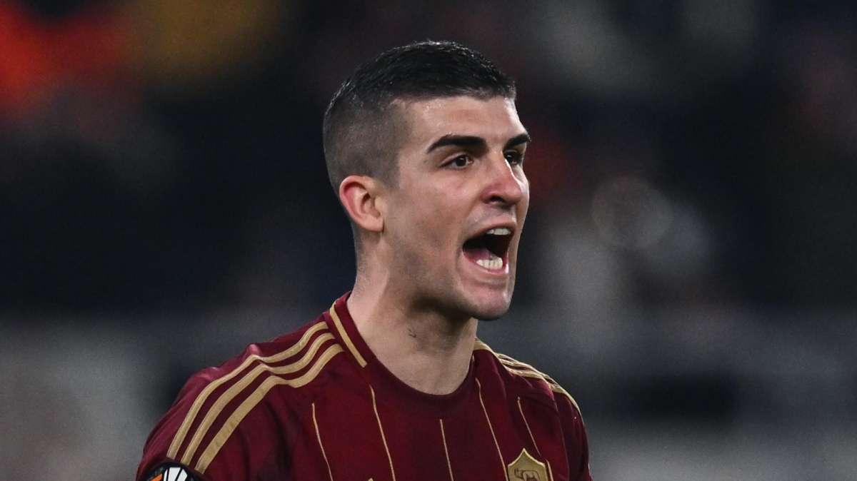 Athletic Club-Roma, massaggio alla coscia per Mancini durante il riscaldamento