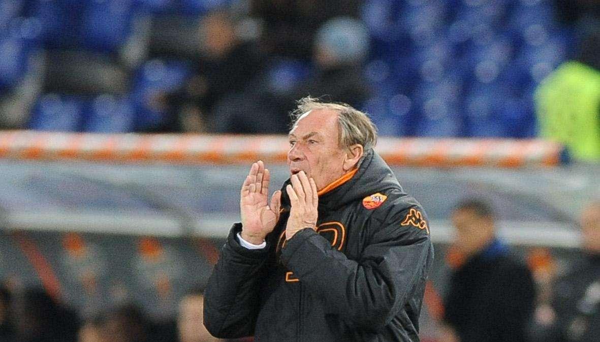Zeman si intrattiene con i tifosi al termine della conferenza