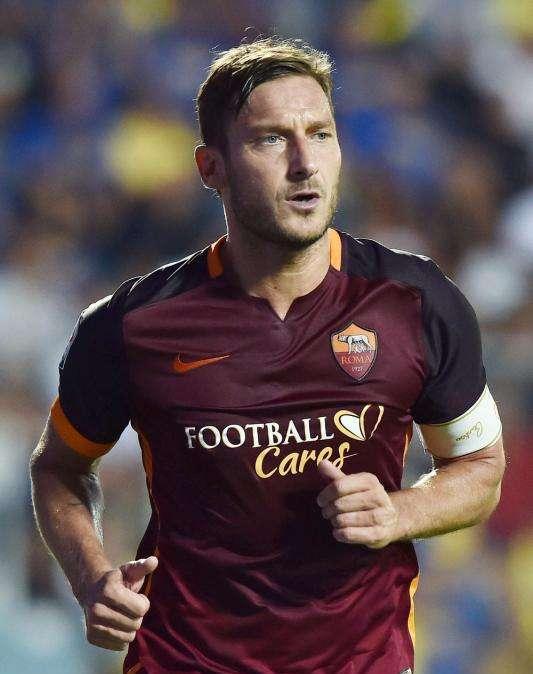 Totti: "Tornassi indietro farei sempre il centravanti. Bergamo e Brescia i campi più difficili. Vi spiego il cucchiaio"