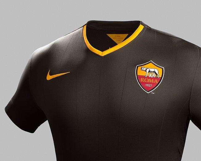 Twitter AS Roma: "Zanzi con la terza maglia capitolina"