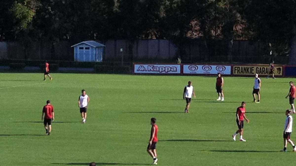 Trigoria - De Rossi, Bojan e Tachtisidis in gruppo, out Dodò. Striscione: "Tacopina uno di noi"