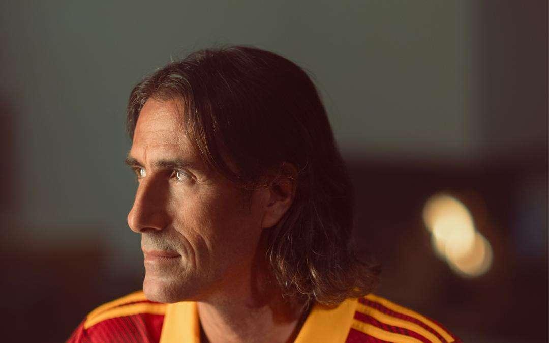 La Roma svela la maglia per il derby. Delvecchio: "Indossare questa maglia è sempre stato un onore per me". FOTO!