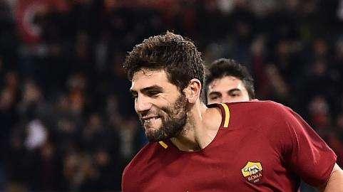 Fazio si gode un pomeriggio di sole nel centro storico di Roma. FOTO!