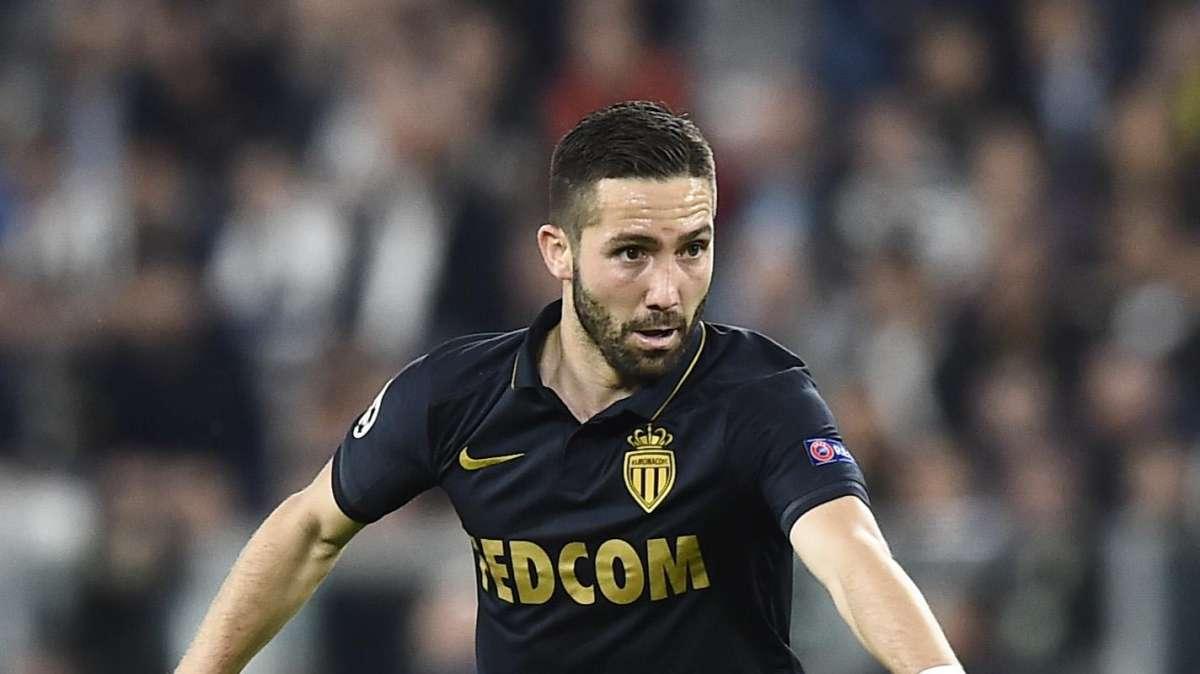 Tre nomi per il centrocampo, spunta Moutinho 