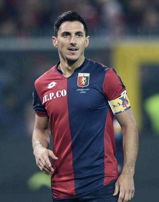 Burdisso: "Totti è un mito. A Roma se vinci ti danno tutto ma se perdi possono tirarti le uova"