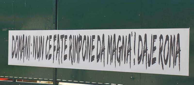 Striscione a Trigoria: "Domani nun ce fate rimpone da magna'!"