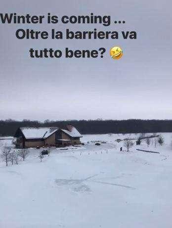 Jesus scherza sul freddo:  "Winter is coming...Oltre la barriera va tutto bene?". VIDEO!