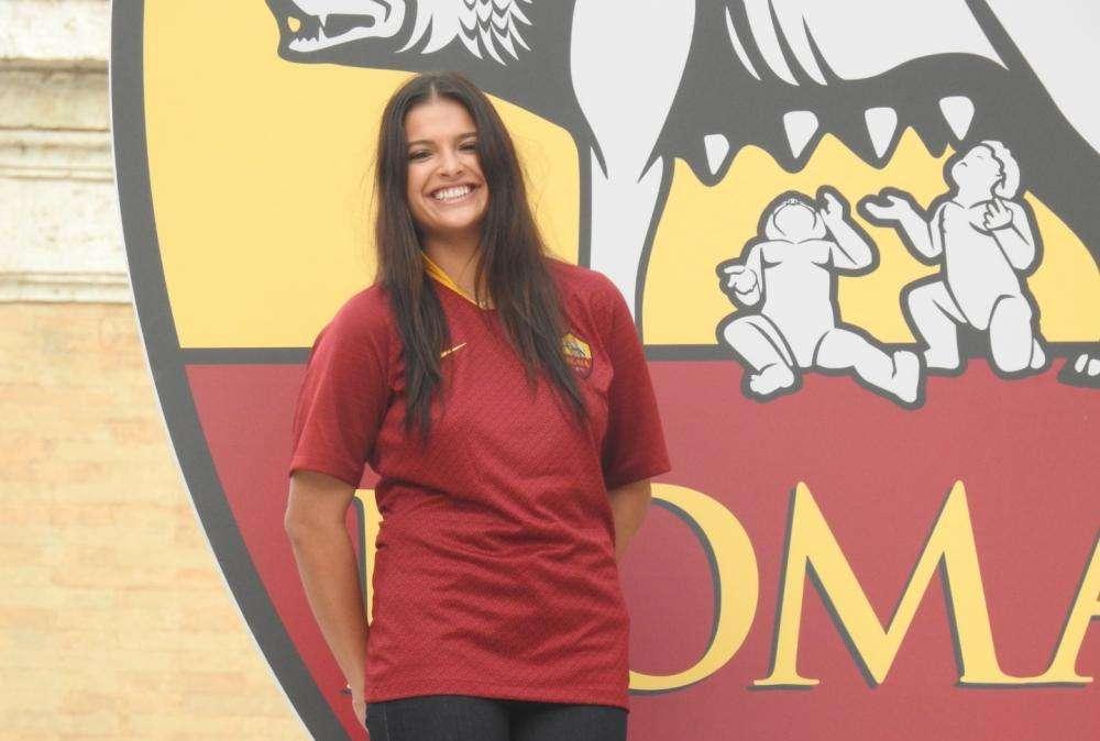 Gli auguri della Roma a Maria Zecca