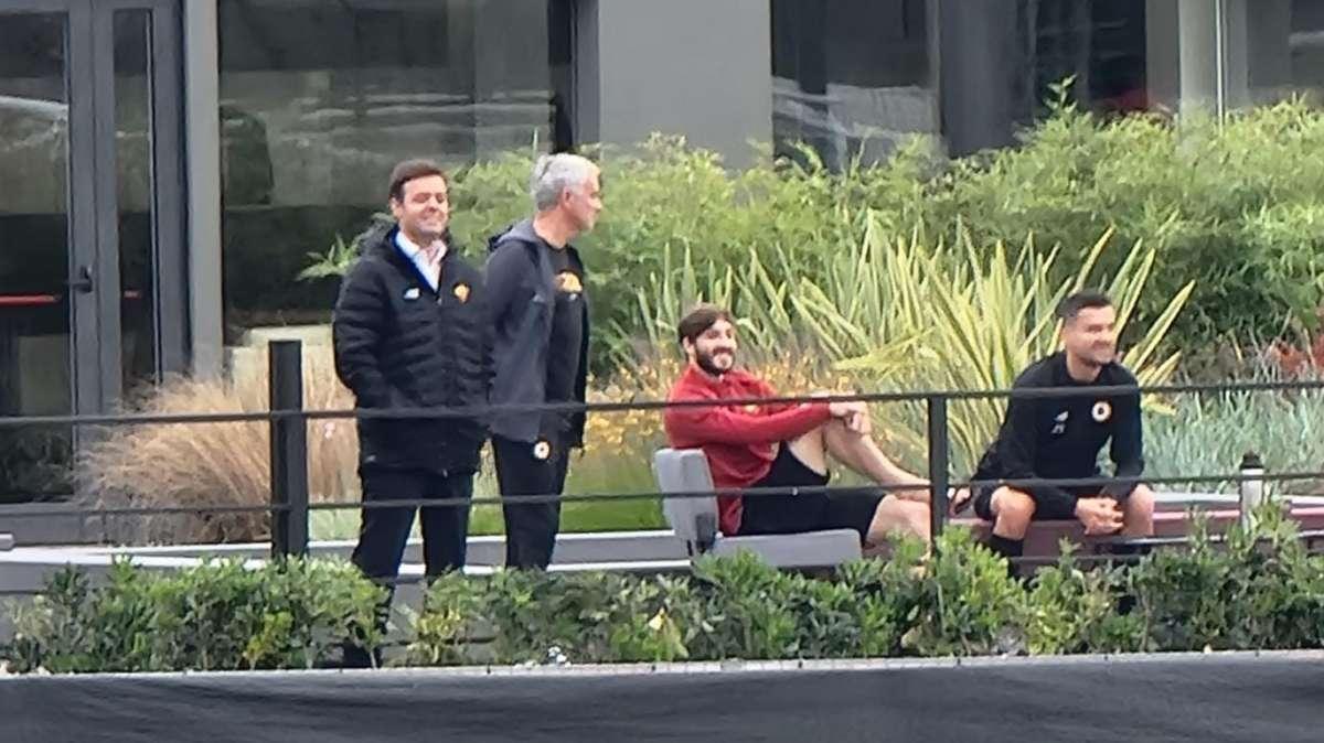 VG - Mourinho, Vina, Fuzato, Ibanez e Afena-Gyan assistono al riscaldamento della Roma Femminile
