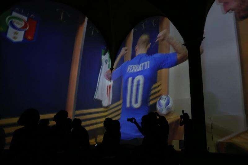 Twitter - Italia: Florenzi ed El Shaarawy in posa sotto al David di Michelangelo. FOTO! 