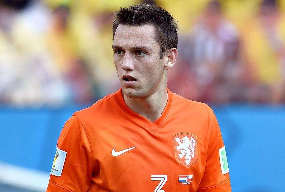 Sabatini avrebbe provato ad inserirsi per De Vrij. Da Trigoria smentiscono: “Nessuna offerta”