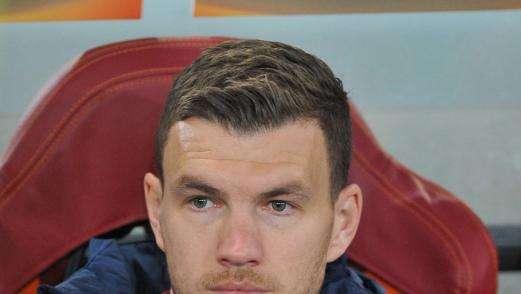 Lettera di Dzeko ai bambini della prima elementare: "Oggi comincerete a crescere"