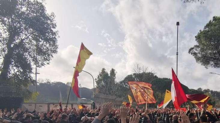 TRIGORIA - I tifosi caricano la squadra alla vigilia del derby. FOTO! VIDEO!