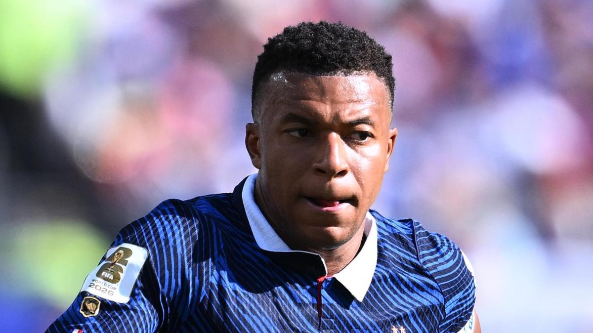 "Succhiava noci di cocco", Mbappé risponde alla senatrice razzista: "Spregevole"