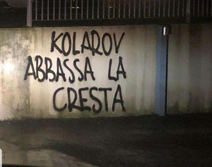 Scritte dei tifosi contro Kolarov: "Abbassa la cresta". FOTO!