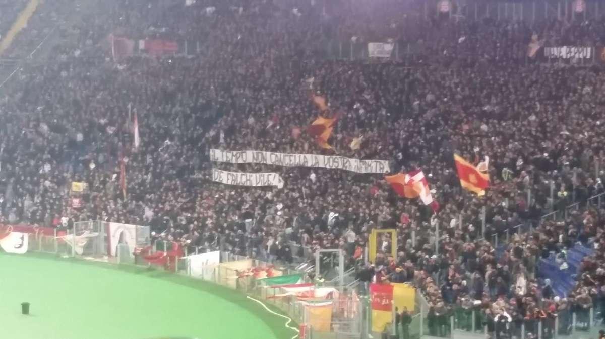 Striscione per De Falchi in Curva Sud. FOTO!