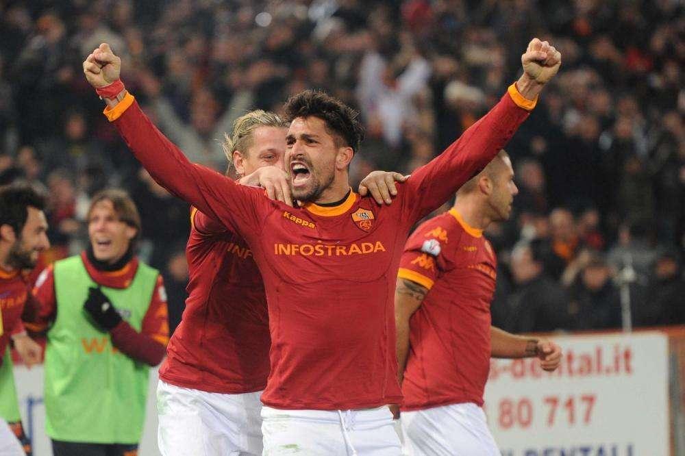 Accadde oggi - Borriello e lo scherzo del serpente di gomma. Roberto Carlos: "Il giocatore più forte visto in Italia? Totti". Comunicato Roma: "Nessun insulto a Delio Rossi"