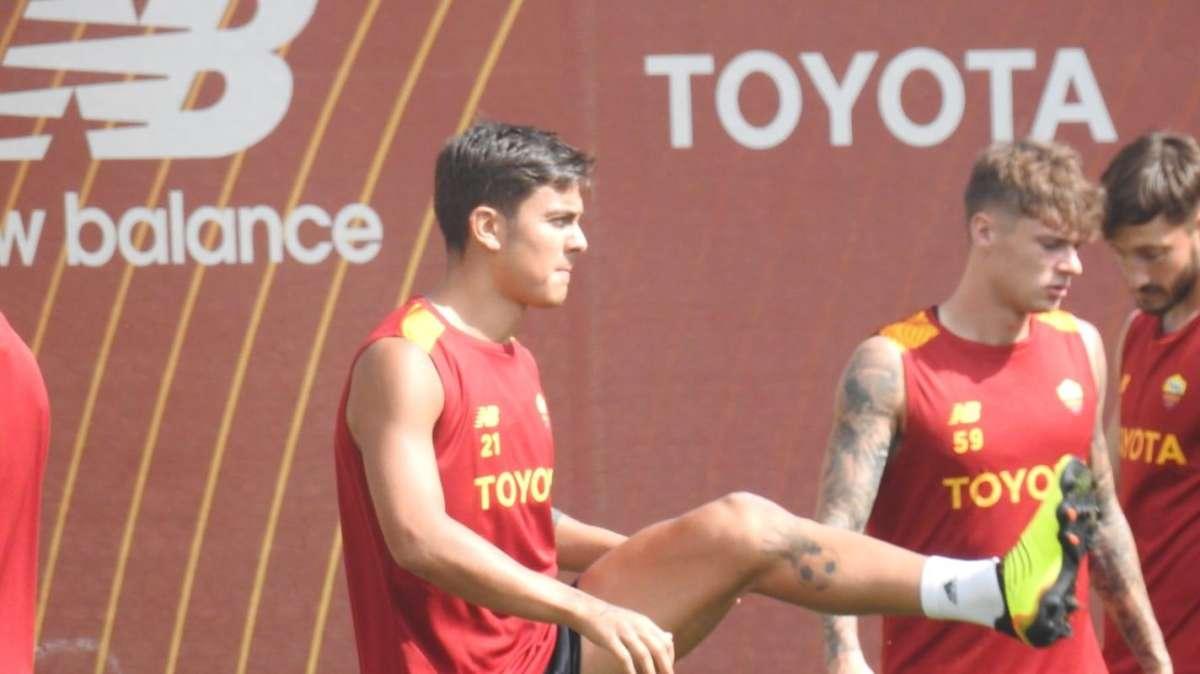 Tutto il mondo guarda al duello Messi-Lewandowski, Roma attende Dybala e Zalewski
