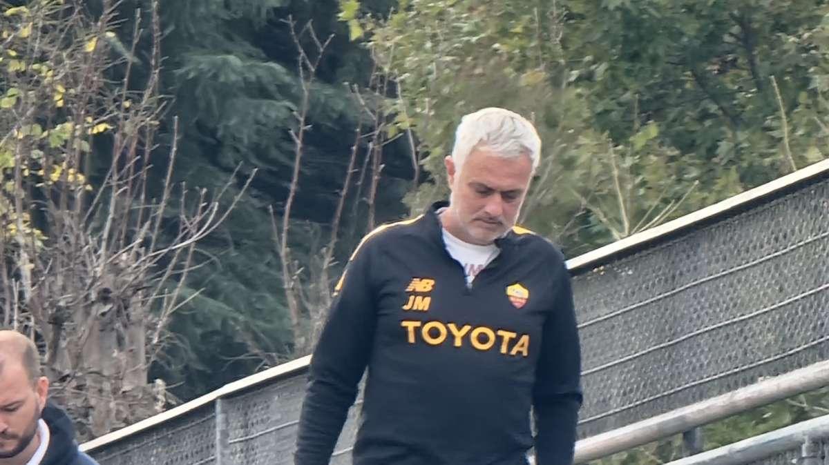 Mourinho e Tiago Pinto incontrano lo staff del Nagoya Grampus
