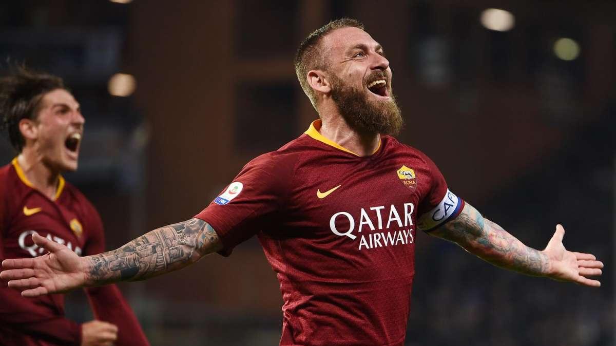 I tifosi dopo l'annuncio di De Rossi come nuovo tecnico: "Ennesimo gesto d'amore per la sua Roma, ma è stato chiamato solo per calmare la piazza"