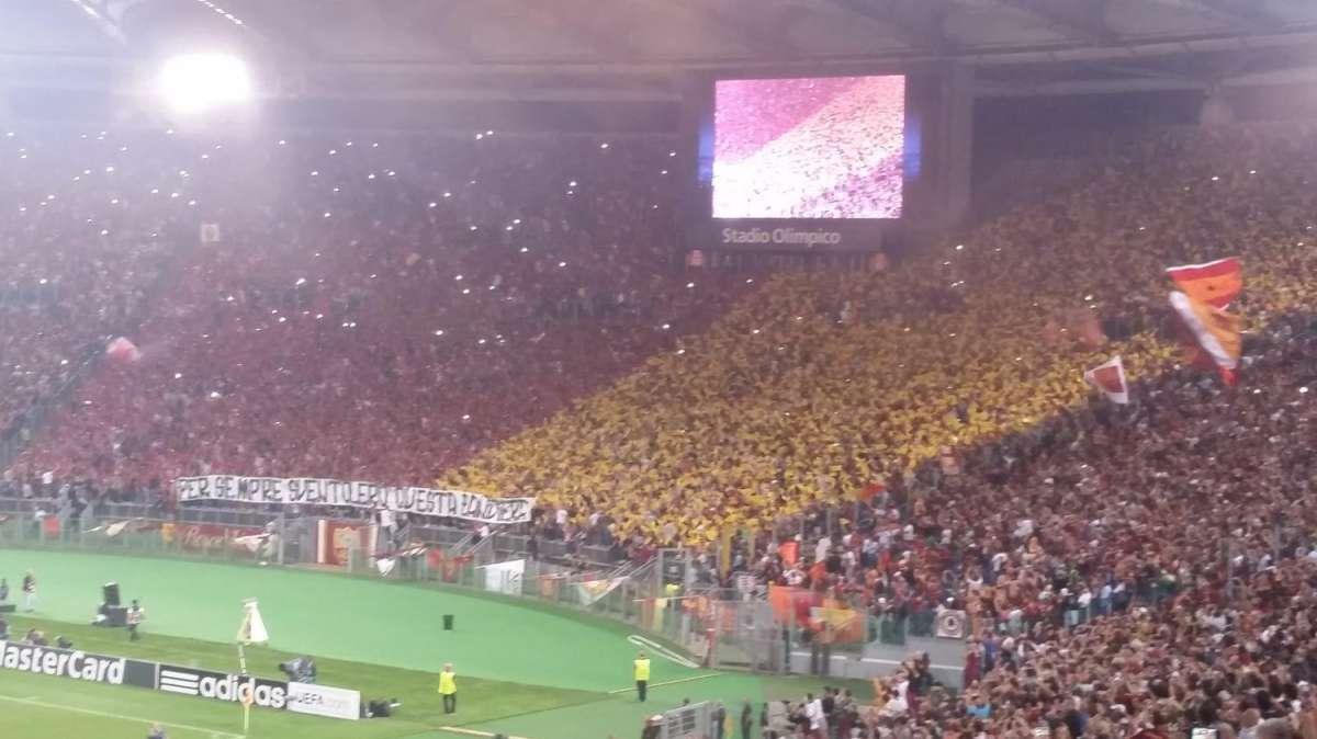Coreografia in Sud: "Per sempre sventolerò questa bandiera". FOTO!