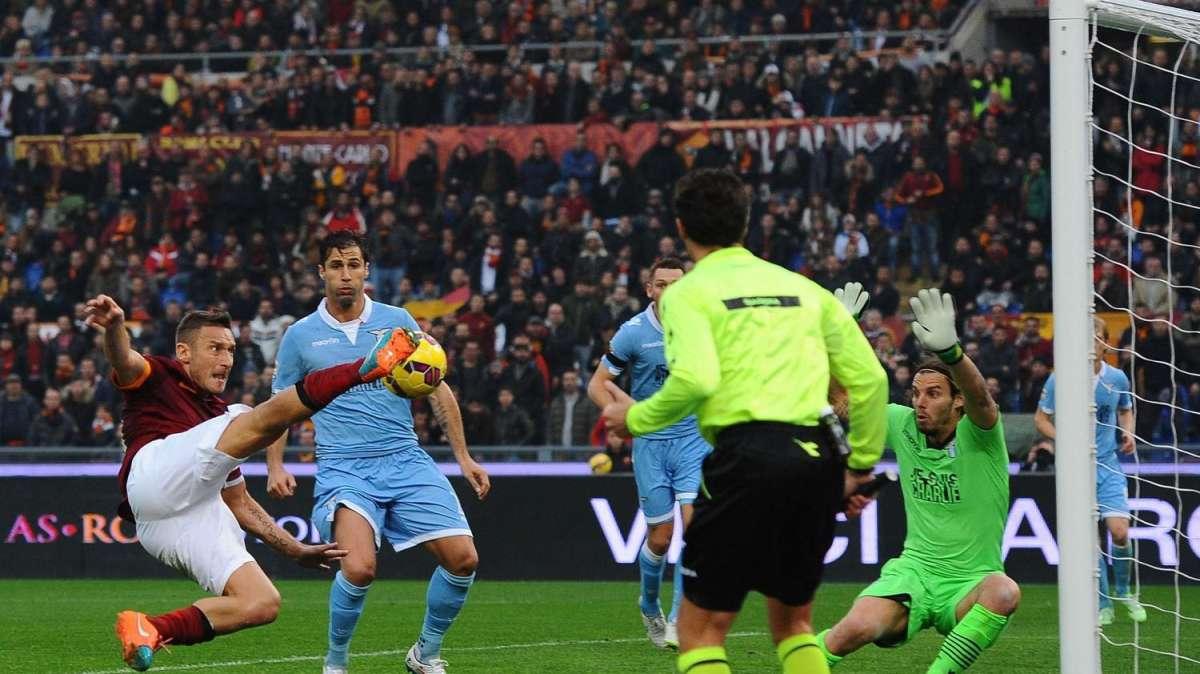 L'acrobazia di Totti che vale il 2-2. FOTO!
